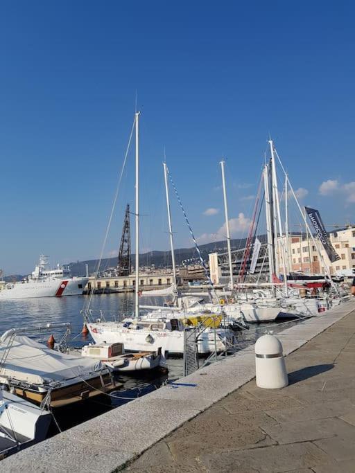 Apartamento Still Und Stilvoll Im Stadtzentrum Trieste Exterior foto